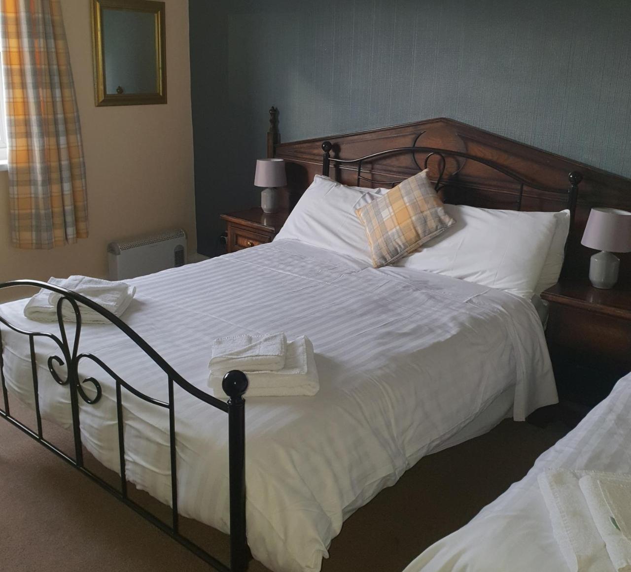 Queensberry Arms Hotel แอนนัน ภายนอก รูปภาพ