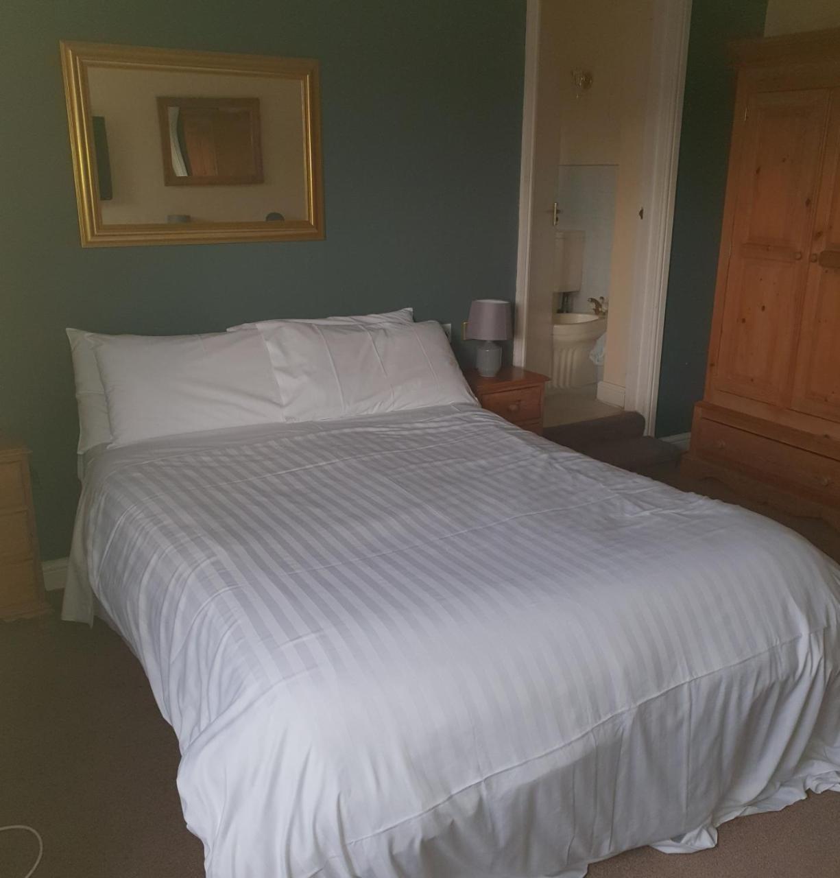 Queensberry Arms Hotel แอนนัน ภายนอก รูปภาพ